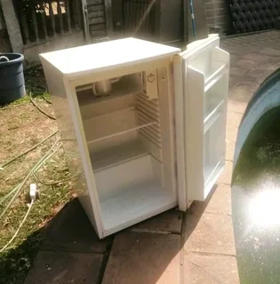 Fridge repairs and regasing R450
