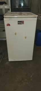 Fridge repairs and regasing R450