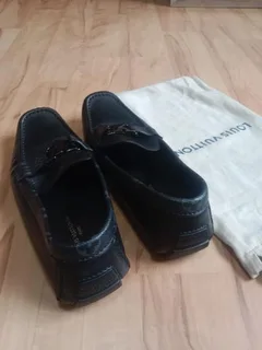 LOUIS VUITTON MEN&#39;S LEATHER LOAFERS
