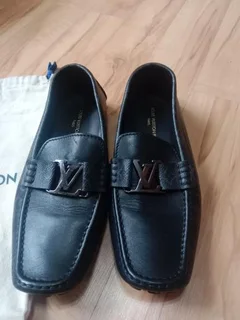 LOUIS VUITTON MEN&#39;S LEATHER LOAFERS