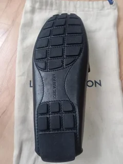 LOUIS VUITTON MEN&#39;S LEATHER LOAFERS