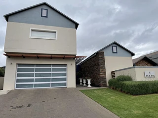4 Bedroom Home All En-suite withTandem garage to fit in 4 cars in Midstream Ridge.