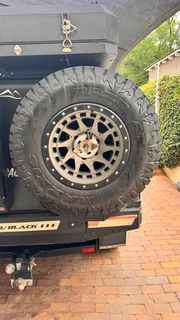 5x Maxxis Razr AT 285/70R17