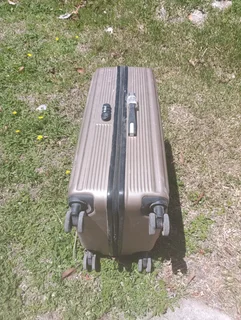Travel suitcase