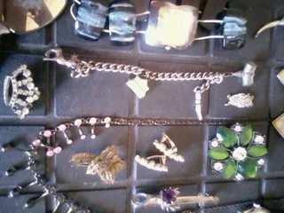 Antique ladies jewelry