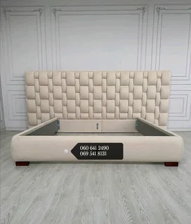 Overlapping headboard and Queen size Sleighbed