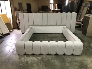 Overlapping headboard, Sleighbed