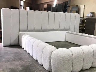 Overlapping headboard, Sleighbed