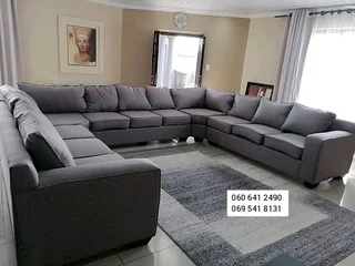 U-sha0e couch