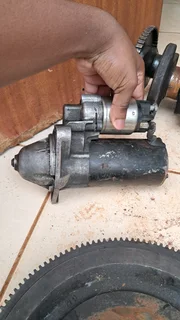 Isuzu engine parts 2013  2.4 petrol