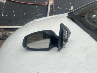 Am selling hundai i10 mirror