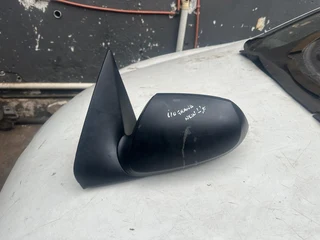 Am selling hundai i10 mirror