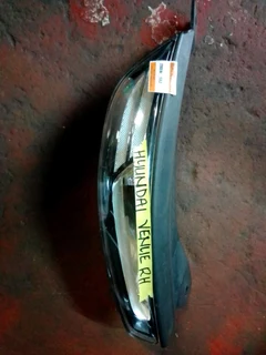 Am selling hundai venue headlight