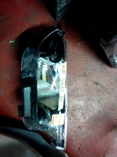 Am selling kia sonnet headlight
