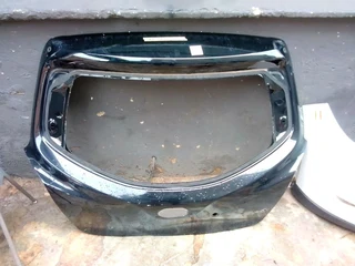 Am selling datsun go tailgate