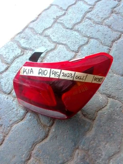 Am selling kia Rio 2023 tailight right side