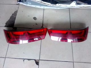Am selling Audi Q7 tailight