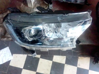 Am selling ford ranger headlight