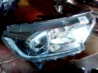 Am selling ford ranger headlight