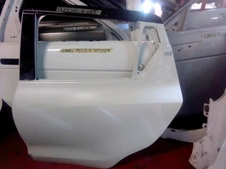 Am selling suzuki swift left back door