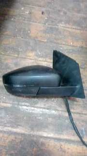 Am selling right side mirror for polo 6 tsi with indicator