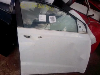 Am selling hundai i10 grand 2015 front right door