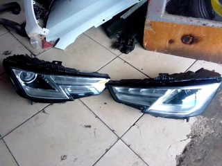 Am selling audi A4 headlight