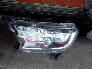 Am selling ford ranger t7 headlight