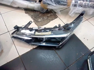 Am selling toyota prestige headlight
