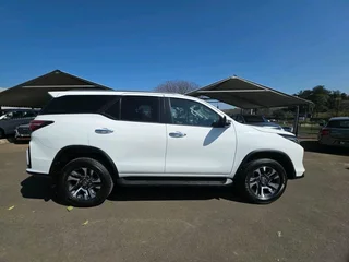 30 Ton excavator ,some new 21 ton excavator 25L per hours cheaper on fuel pet day for sale