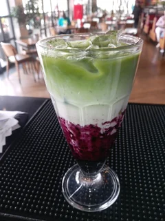 Looking for job as a Barista/Barman or Waitress