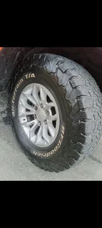 265/75/16 bf goodrich tyres with mag rims