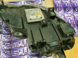 BMW E70 X5 3.0D N57D30 Engine CDE 2007-2011 Genuine Used OEM BMW Front Headlights Set Part number Ve