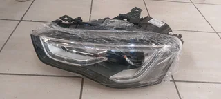 AUDI A5 XENON HEADLIGHT 2014 RHS AVAILABLE