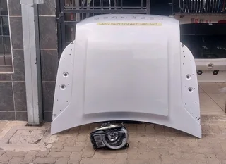 LAND ROVER DEFENDER HEADLIGHT AND BONNET 2020-2023