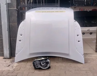 LAND ROVER DEFENDER HEADLIGHT AND BONNET 2020-2023