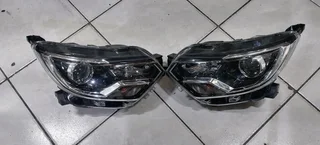 RENAULT TRIBER L/RHS HEADLIGHTS AVAILABLE