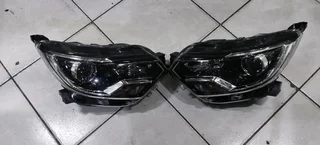 RENAULT TRIBER L/RHS HEADLIGHTS AVAILABLE