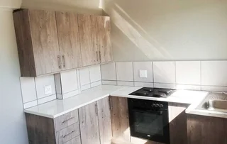 Newly renovated 1-bedroom flat in the heart of Primrose for Rent!