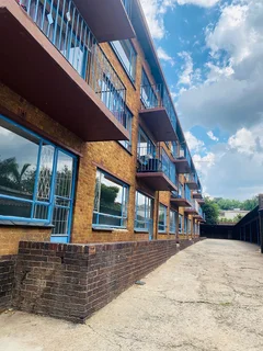 Modern 2-bedroom apartment in Primrose.