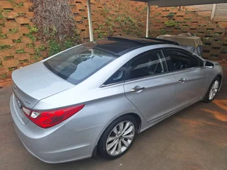 2011 Hyundai Sonata AUTO R85000 neg or swap for suv or bakkie