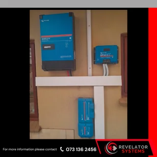 12KW LUXPOWER / 2X 5.12KWH HINAESS LITHIUM BATTERY COMBO KIT