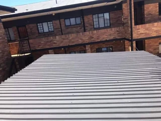 Roof Leaks?rusty?faded Colours?Pealing Paint?damp Walls?...Call Vusi 083 339 4598