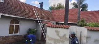 ROOF LEAKS REPAIRS, WATERPROOFING AND PAINTING..Call Vusi 083 339 4598