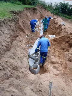 Tarring retaining walls