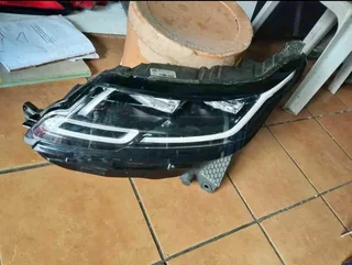 Range Rover velar headlight