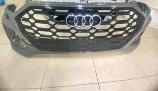 Audi  Q5 front bumper available for sale clean clean clean