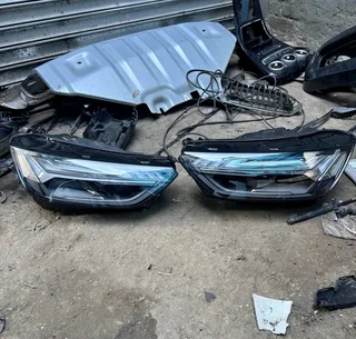 Audi Q5 Double Xenon Headlights 2024