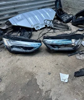 AUDI Q5 DOUBLE XENON HEADLIGHTS 2024