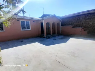 3 bedroom house for sale in Longcroft